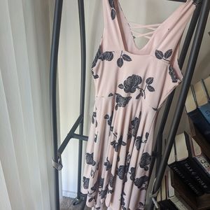 Size: small Color: light pink with black florals